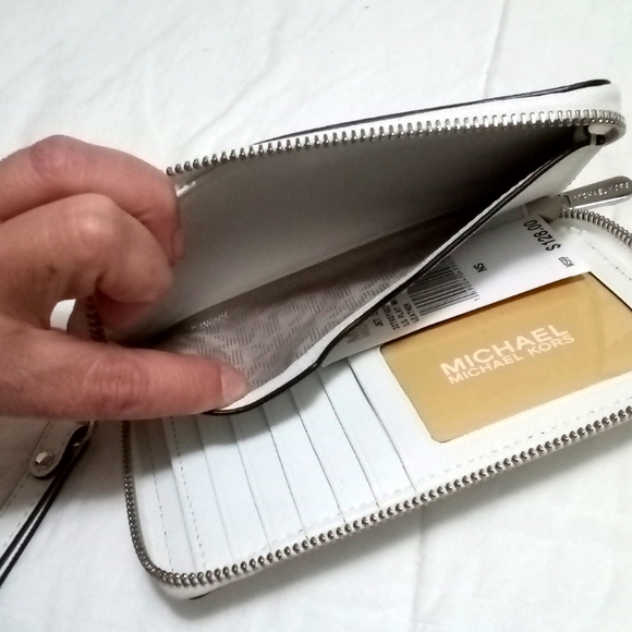 Michael Kors NWT Wallet - Picture 3 of 4